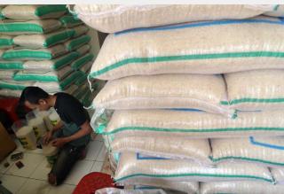 Pemkab Bogor Sudah Distribusikan Beras Bansos Kepada 39 Kecamatan